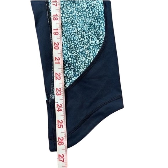 Lululemon Wunder Under Crop Full-On Luon Size 4 in Camo Blue - Picture 9 of 12